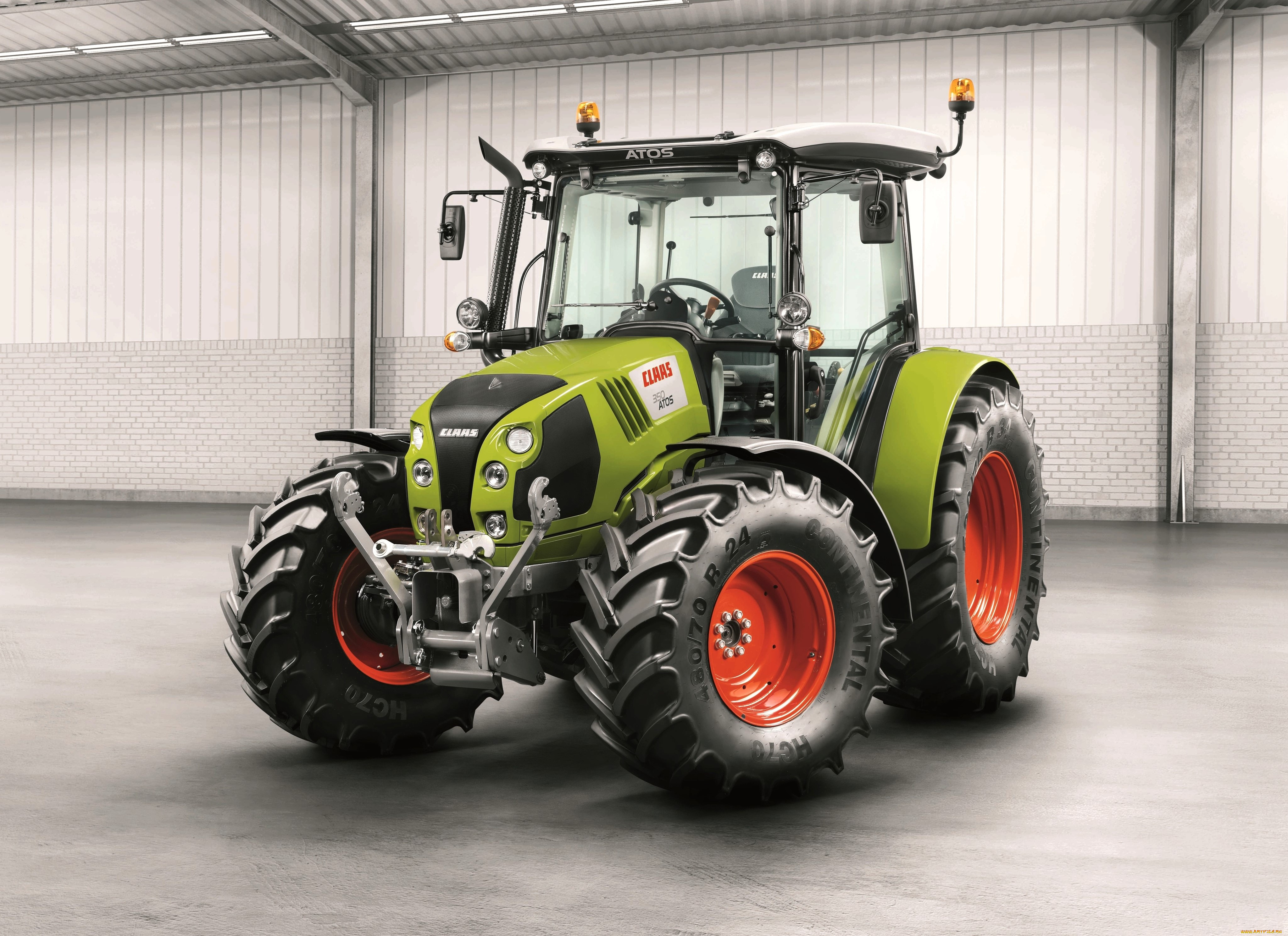 Трактор класс. CLAAS tractor. Клаас Nexus 240 трактор. Отбалансированный трактор CLAAS. Трактор Клаас лексио570.